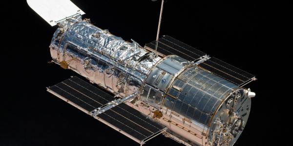 NASA fixes Hubble gyroscope by turning it off and on again Photo